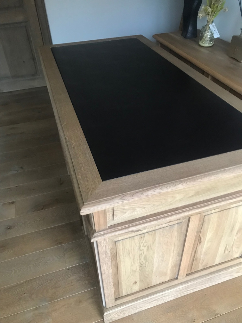 klassiek-eiken-bureau-met-lederen-inleg