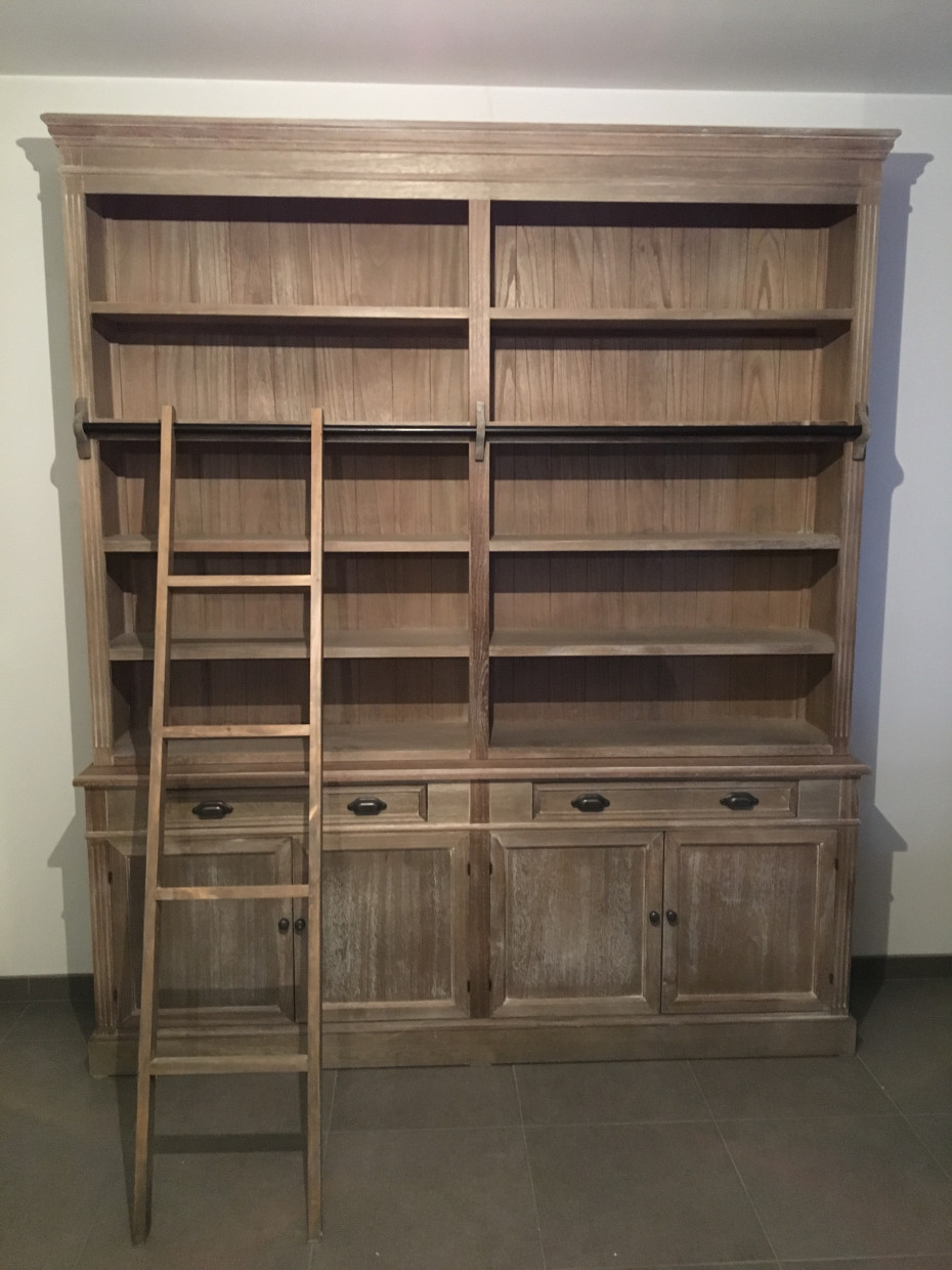 bibliotheekkast-landelijke-stijl-met-ladder