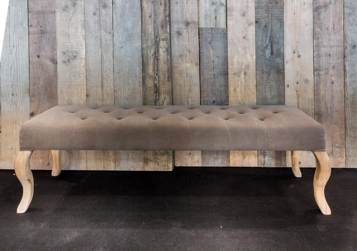 landelijke-bedbank-met-eiken-poten