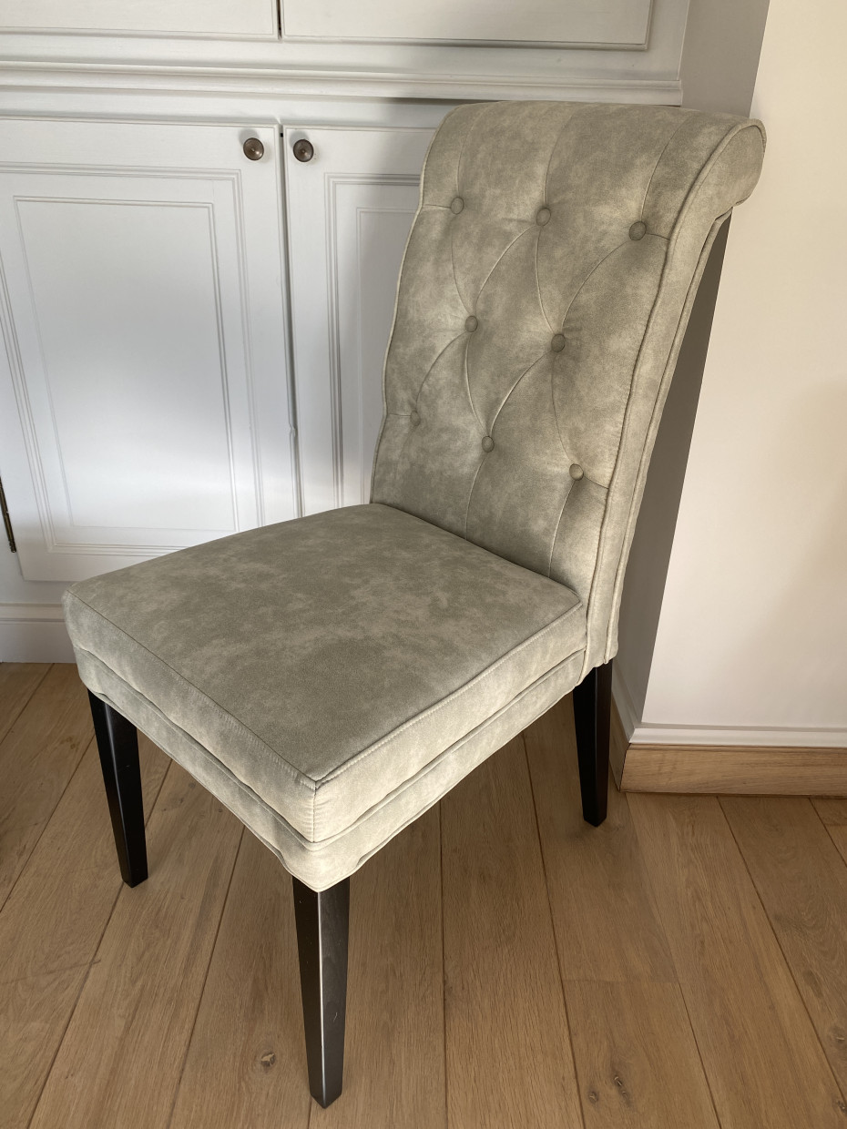 landelijke-stijl-stoel-met-knopen