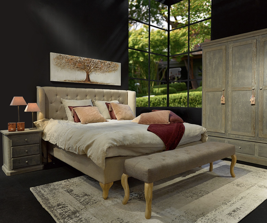 landelijke-bedbank-met-eiken-poten