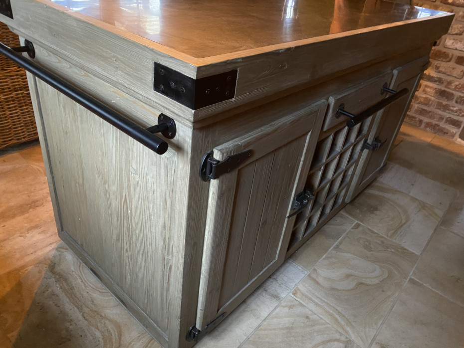 landelijke-stijl-keukeneiland-keukenblok-met-wijnrek