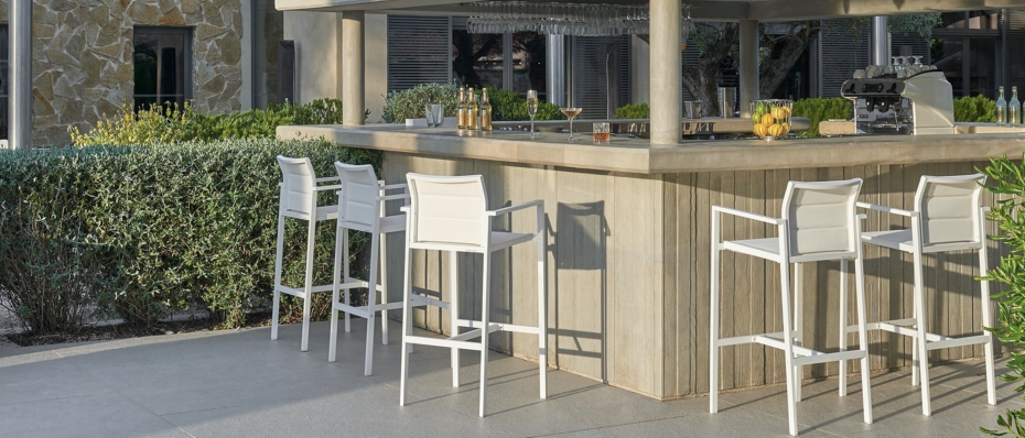 Diphano-ALEXA-barstoel-met-armleuning-Outdoor-meubelen 