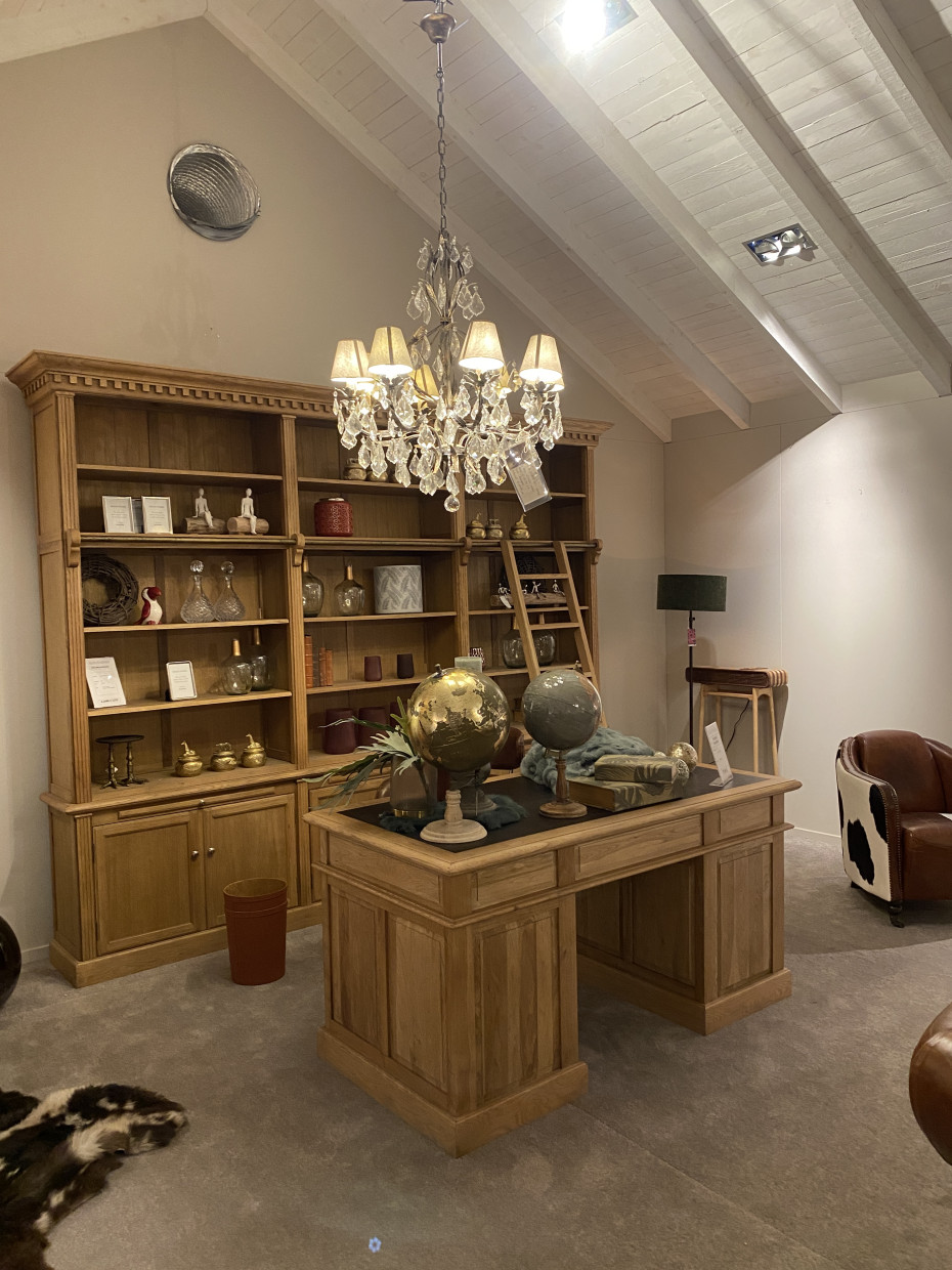 klassiek-eiken-bureau-met-lederen-inleg