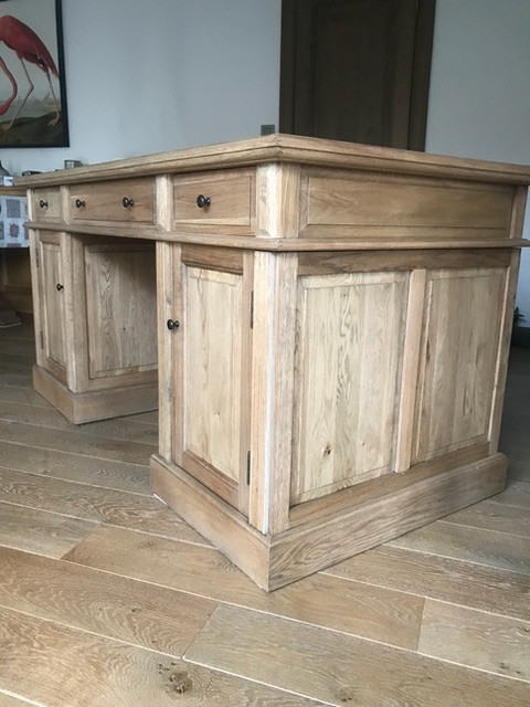 klassiek-eiken-bureau-met-lederen-inleg