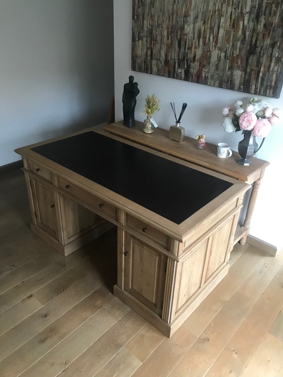 klassiek-eiken-bureau-met-lederen-inleg