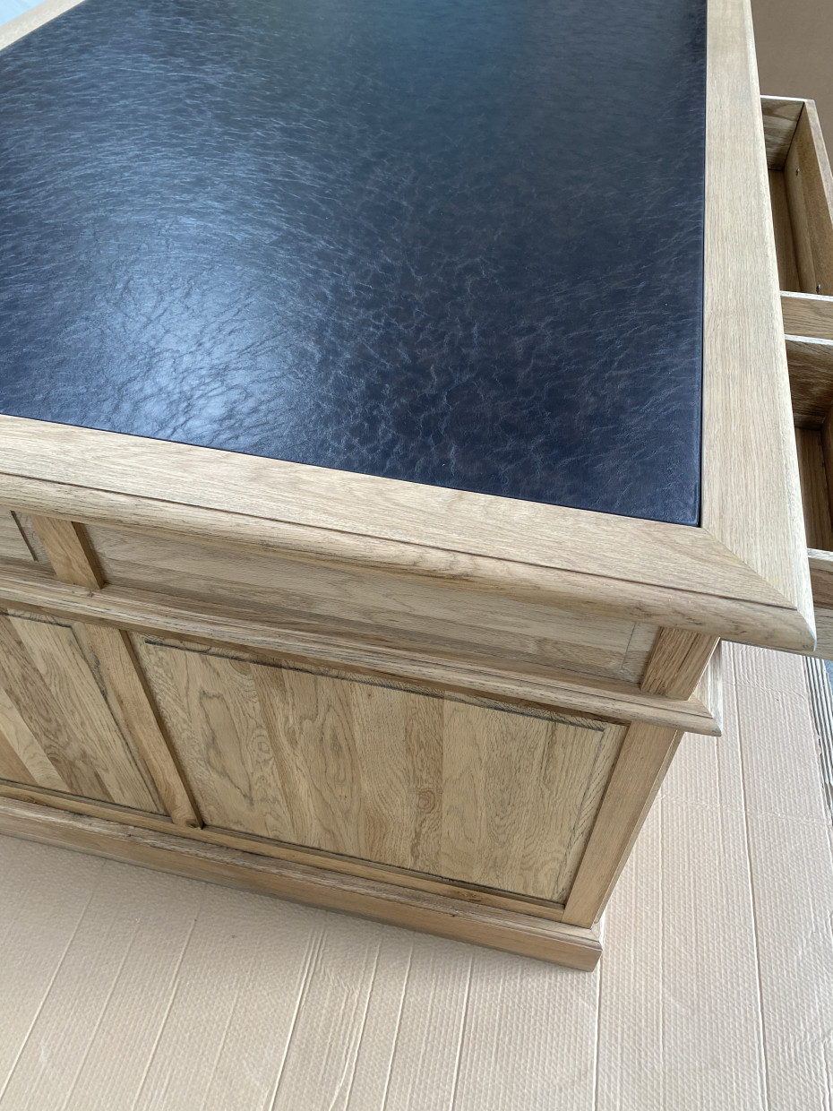 klassiek-eiken-bureau-met-lederen-inleg