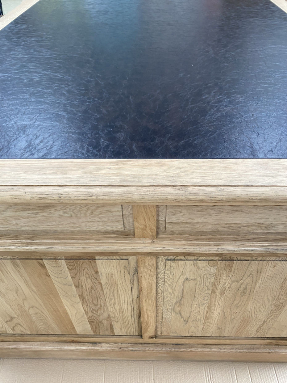 klassiek-eiken-bureau-met-lederen-inleg