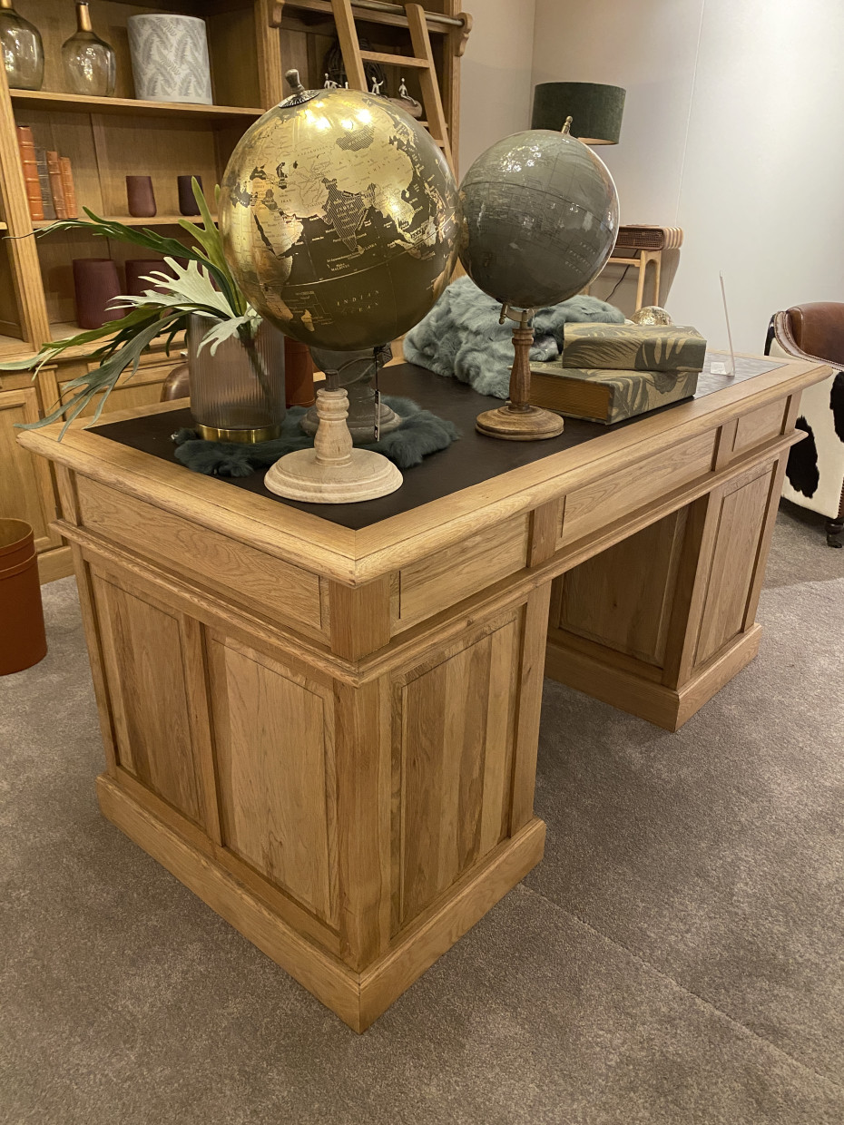 klassiek-eiken-bureau-met-lederen-inleg