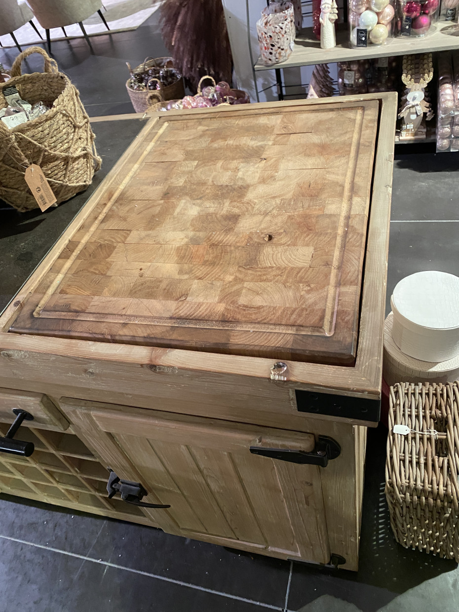 landelijke-stijl-keukeneiland-keukenblok-met-wijnrek