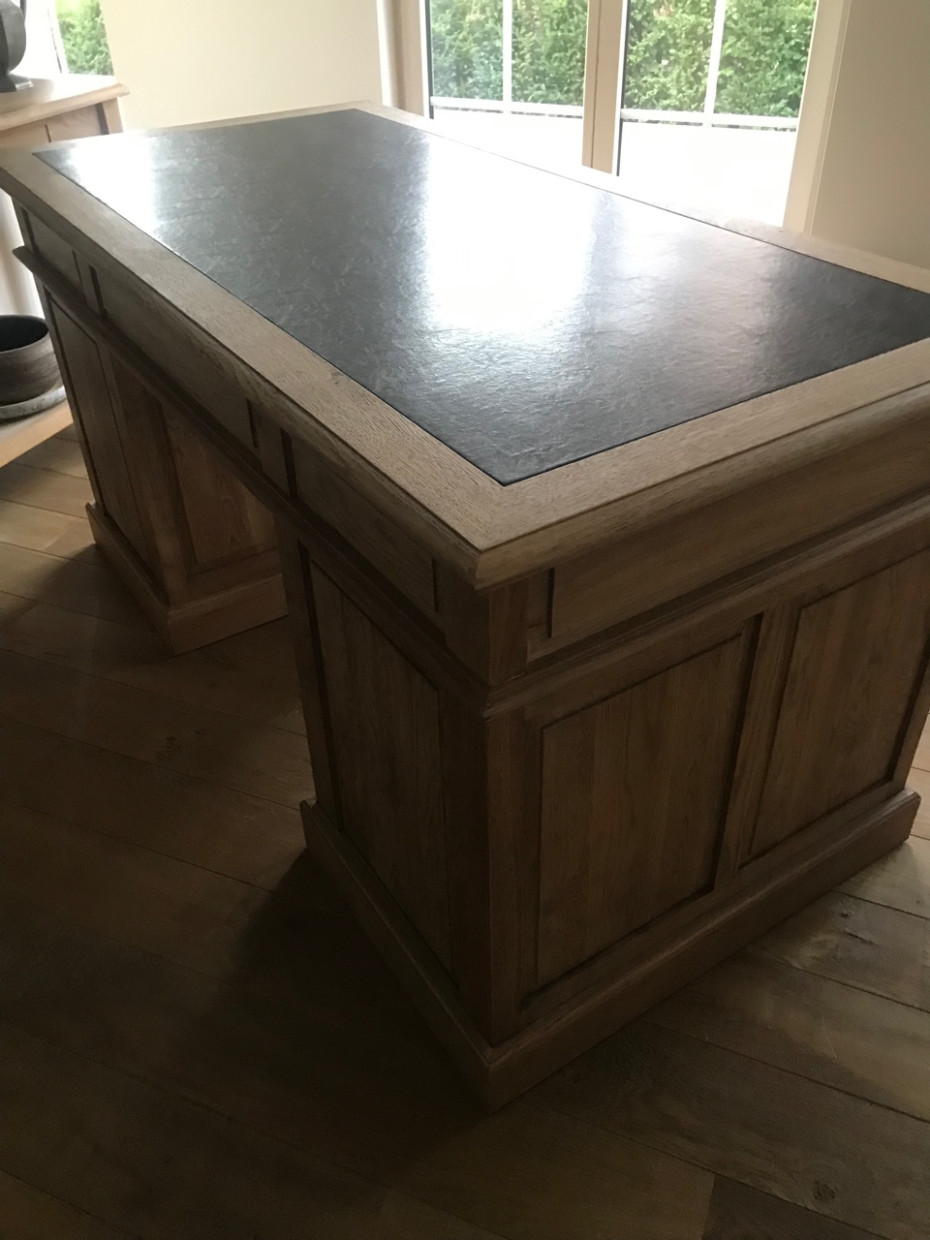 klassiek-eiken-bureau-met-lederen-inleg