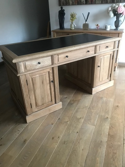 klassiek-eiken-bureau-met-lederen-inleg