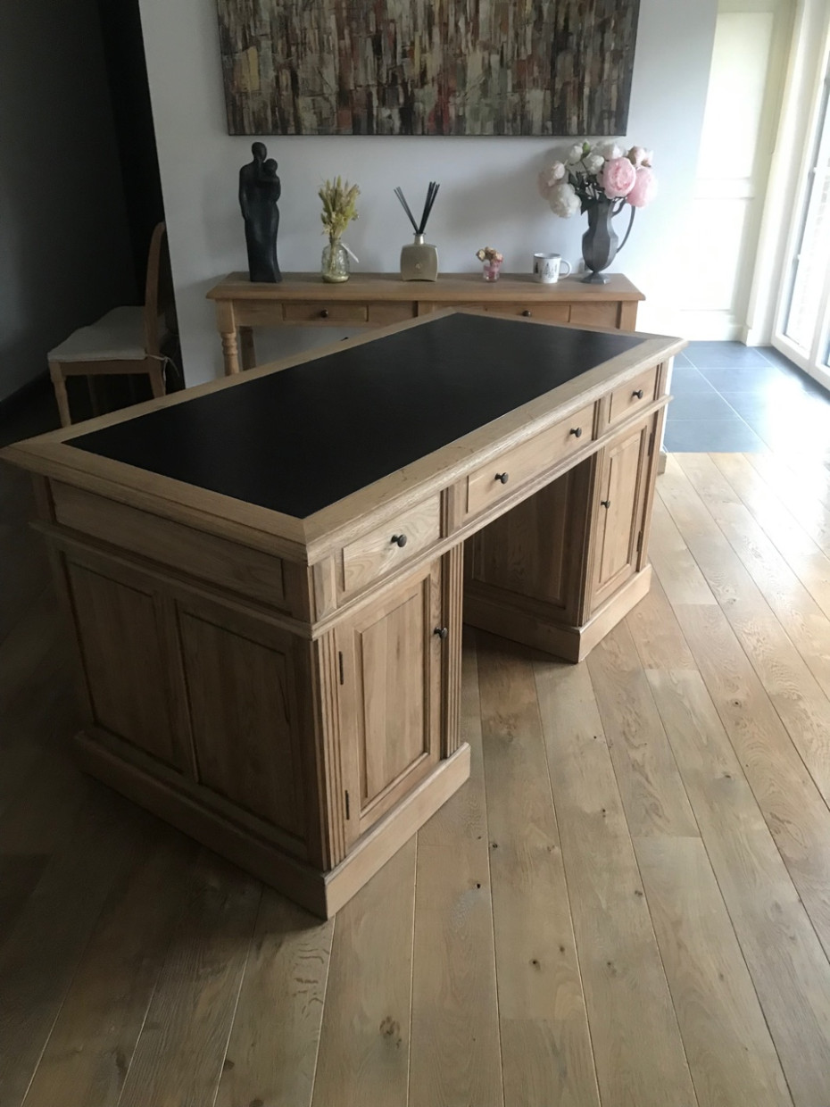 klassiek-eiken-bureau-met-lederen-inleg