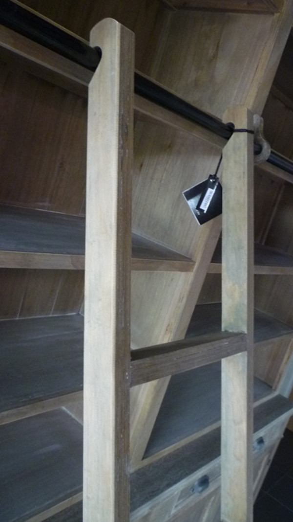 bibliotheekkast-landelijke-stijl-met-ladder