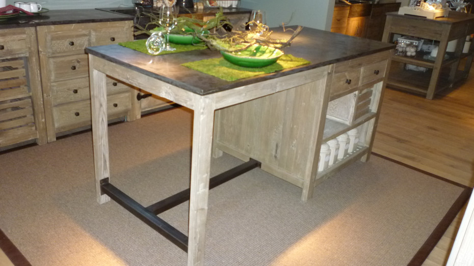 landelijke-stijl-keukeneiland-met-tafel-landelijke buitenkeuken