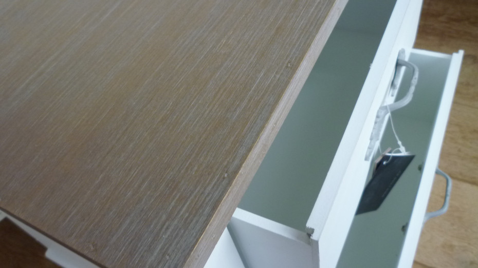 cottage-wit-nachtkastje-j-line