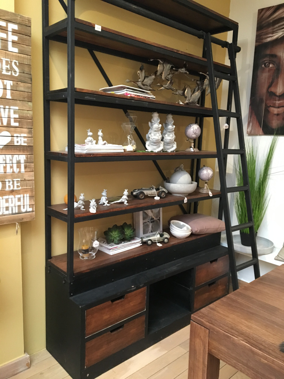 landelijke-stijl-wandrek-met-smeedwerk-ladder-j-line