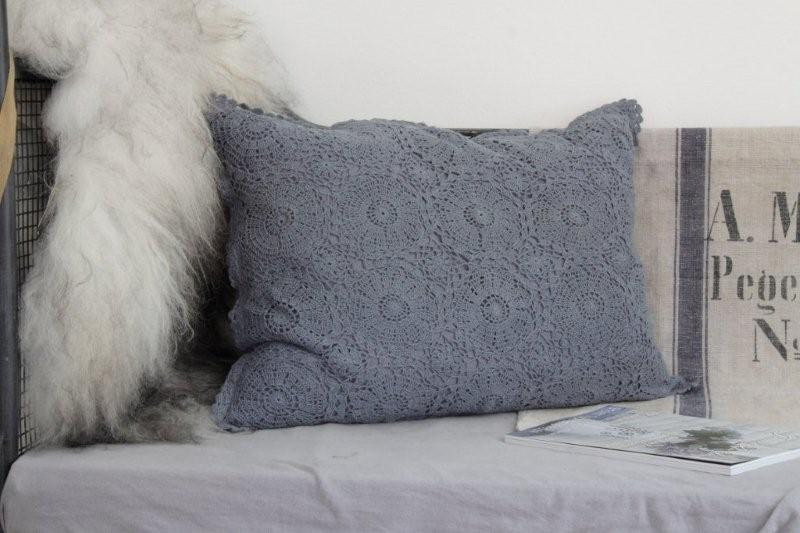 gehaakt-sier-kussen-van-jeanne-d-arc-living
