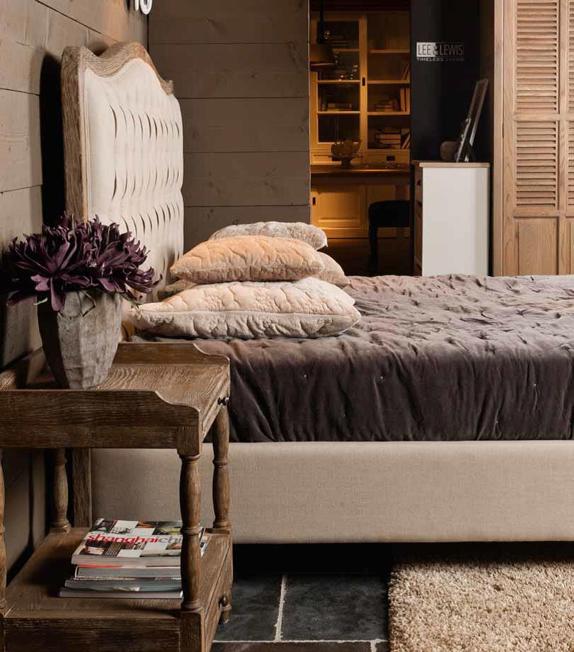 bed-in-landelijke-stijl-met-gecapitoneerd-hoofdbord