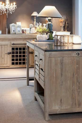 landelijke-stijl-keukeneiland-met-tafel-landelijke buitenkeuken