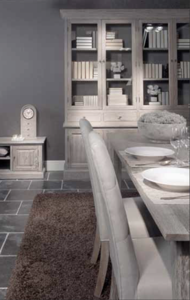 landelijke-stoelen-met-knopen-linnen-grijs