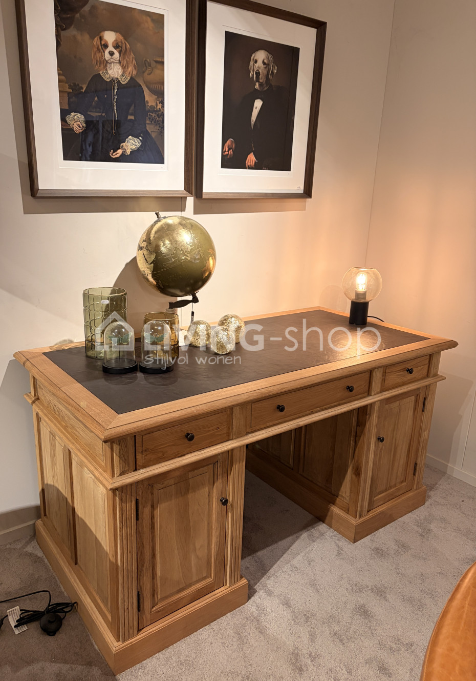 klassiek-eiken-bureau-met-lederen-inleg