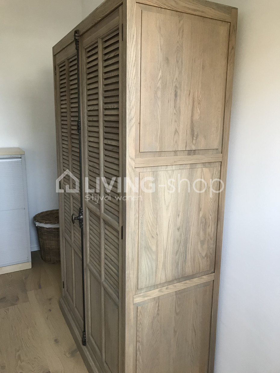 landelijke-stijl-eiken-kleerkast-halkast-louvredeuren